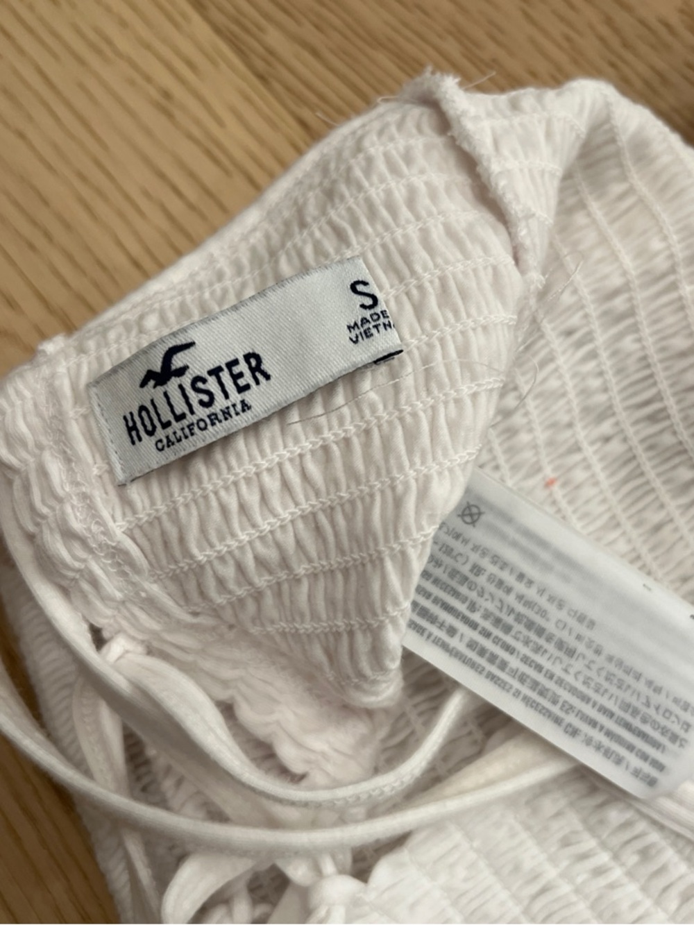 TWO hollister crop tops - Picture 3 of 4